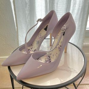 🦄WHBM Pretty Patent Periwinkle 4” Pumps🦄